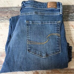 Levi Strauss Signature Mid Rise Boot Cut Jeans Women’s Size 14 Short